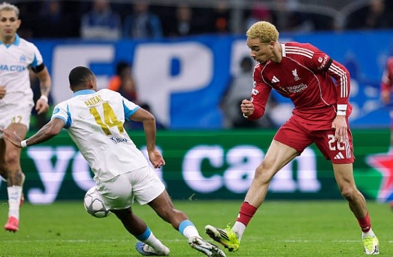 Hugo Ekitike (7.2 điểm): Một ngày thi đấu đầy nỗ lực của chân sút trẻ người Pháp. Anh làm rất tốt vai trò làm tường và thu hút hậu vệ đối phương. Dù bị VAR khước từ một bàn thắng do lỗi việt vị mong manh, Ekitike vẫn chứng minh mình là phương án tấn công vô cùng tiềm năng dưới thời Arne Slot.