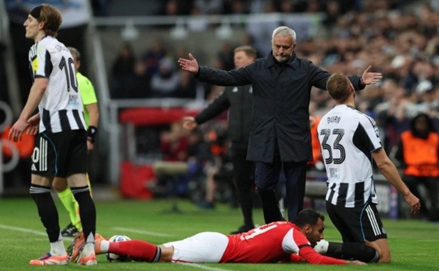 Mourinho thất vọng vì Benfica phung phí cơ hội