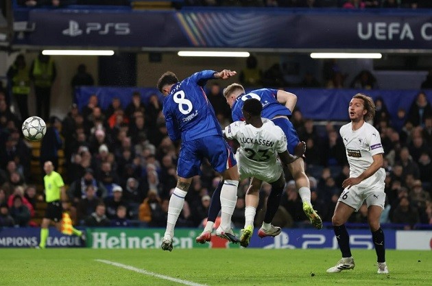 Ngoài Manchester City, Chelsea cũng đang gặp khó khi phải làm khách trước Napoli ở lượt trận cuối.