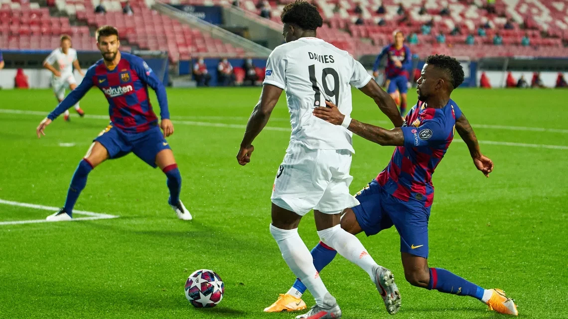 Davies và hình ảnh tiêu biểu của trận đấu.