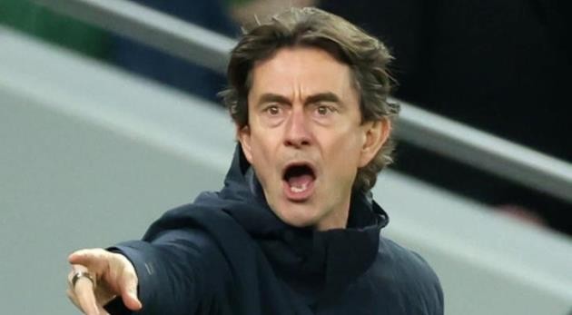 Frank gặp áp lực đè nặng.