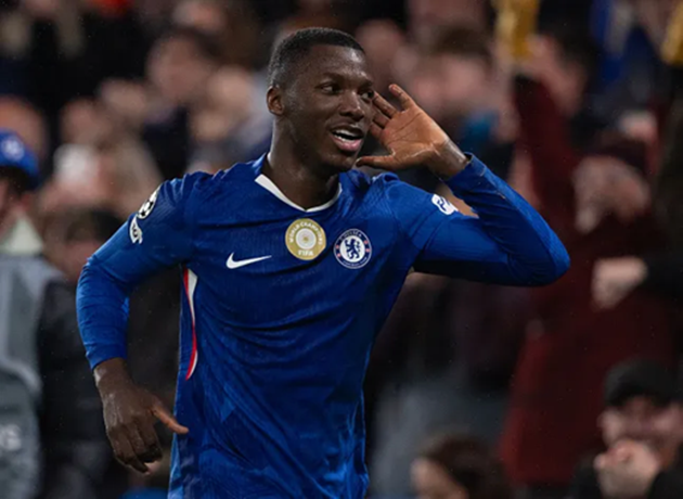 Caicedo được HLV Rosenior khen ngợi sau bàn thắng vào lưới Pafos.