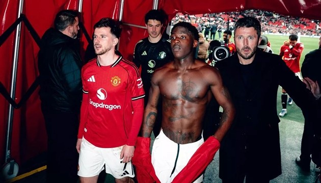 Mainoo rõ ràng có tương lai tươi sáng hơn dưới thời Carrick.