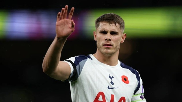 Van de Ven được coi là tài sản quý của Spurs.