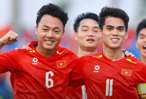 Nguyễn Thái Sơn và Khuất Văn Khang là những thủ lĩnh được chờ đợi sẽ dẫn dắt U23 Việt Nam giành kết quả tốt trước U23 Hàn Quốc. Ảnh: 