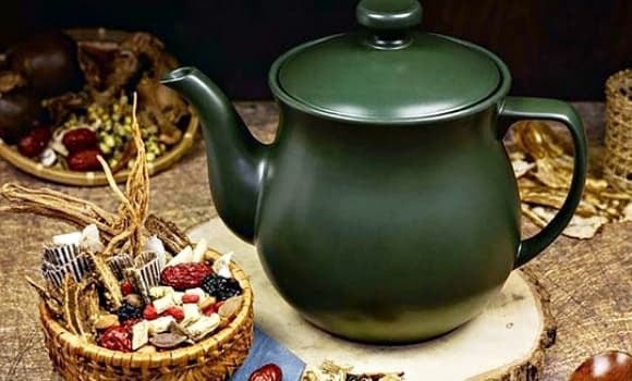 Trong quan niệm xưa, ấm sắc thuốc gắn liền với sức khỏe và phúc khí của gia đình.