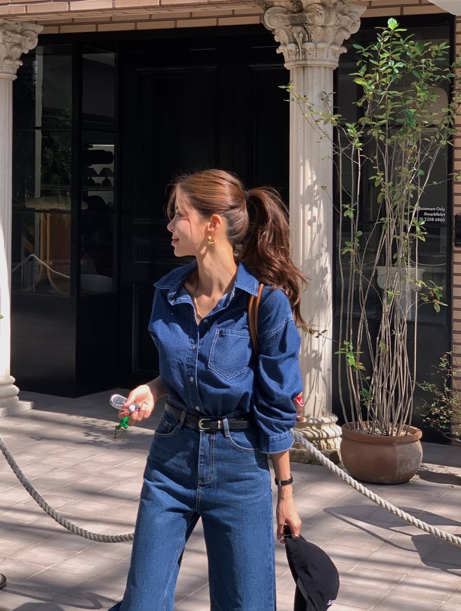 Các dáng áo lửng, ôm nhẹ, có chiết eo hoặc tạo phom peplum giúp tổng thể trông gọn gàng và nữ tính hơn.