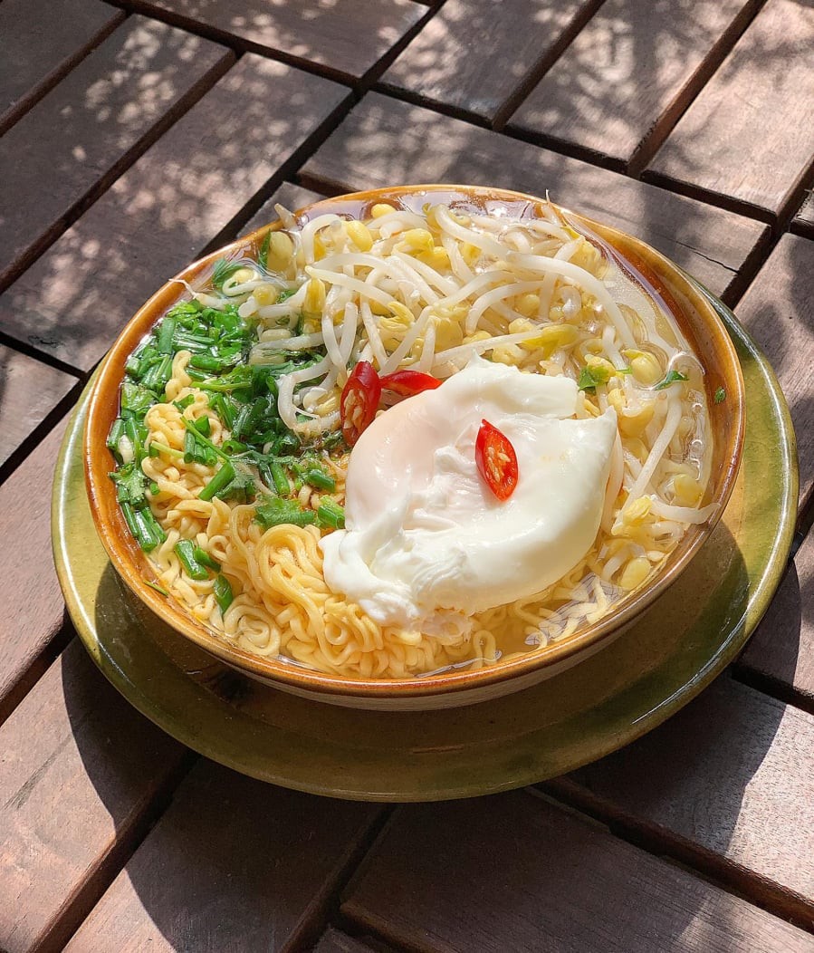 Mỳ tôm ăn cùng 1 thứ vừa ngon vừa rẻ, khỏi lo nóng trong