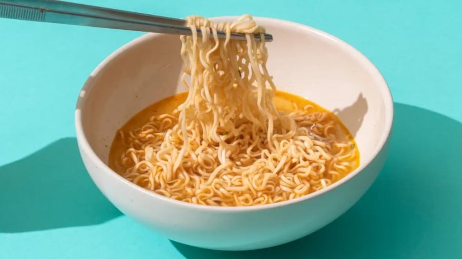 Thường xuyên ăn mì tôm có thể gây ảnh hưởng lớn đến đường huyết.