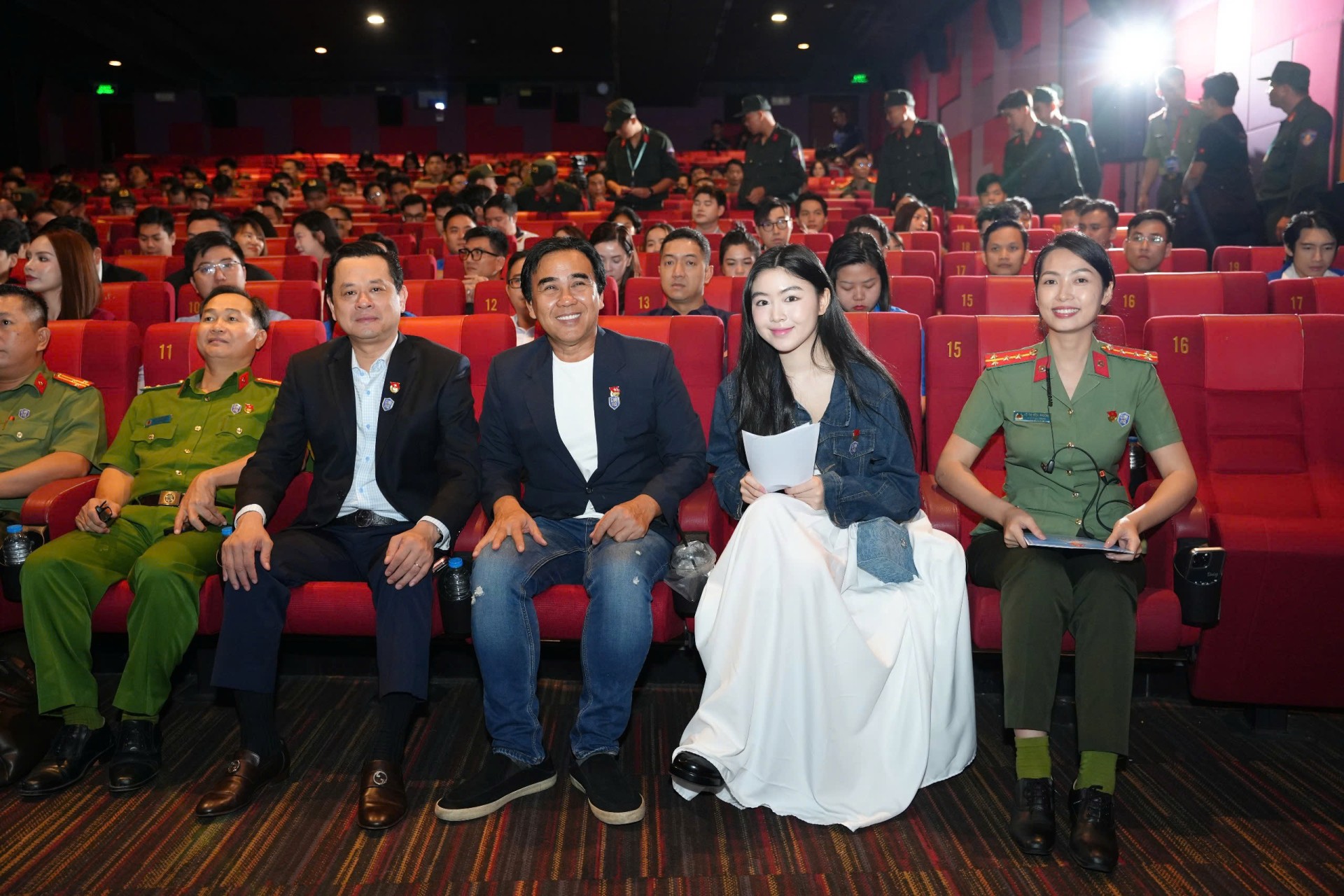 z7456868899325_3a409c26edfea60bdcdcde85f8b871bf