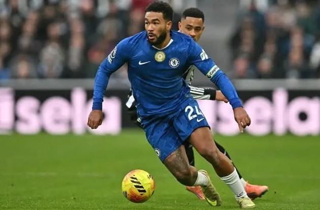 Chelsea vẫn chưa có nhà tài trợ ở mặt trước áo.