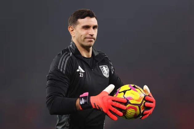 Man Utd tái khởi động thương vụ Emiliano Martinez.