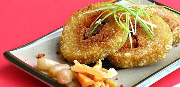 Khi rán bánh chưng, không nên để lửa quá lớn hoặc lật bánh liên tục vì dễ khiến bánh cháy xém và vỡ nát. 