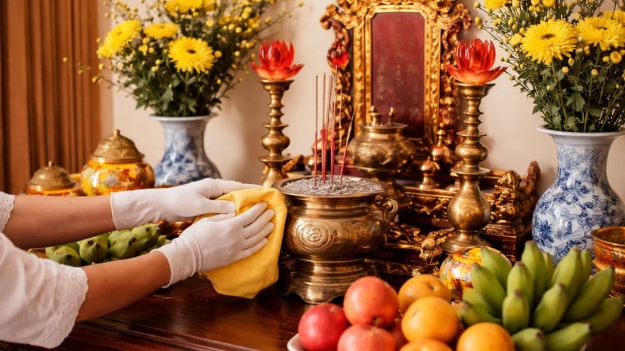 Lau dọn ban thờ cuối năm cần chú ý