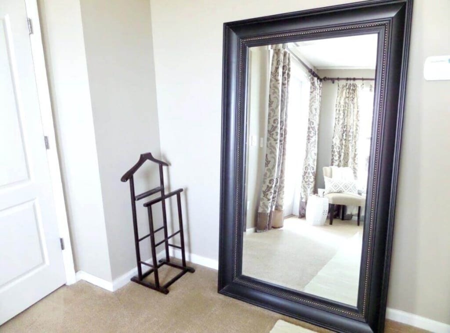 Gương soi tránh đặt dưới chân bàn thờ