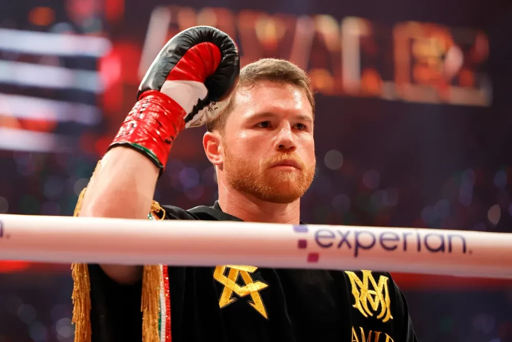 Canelo Alvarez và Terence Crawford