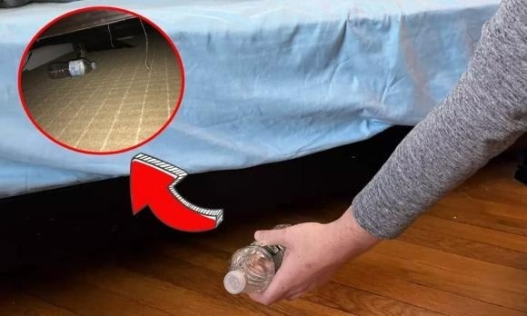 Một mẹo nhỏ nhưng được nhiều người có kinh nghiệm áp dụng chính là ném một chai nước vào gầm giường để kiểm tra độ an toàn.

