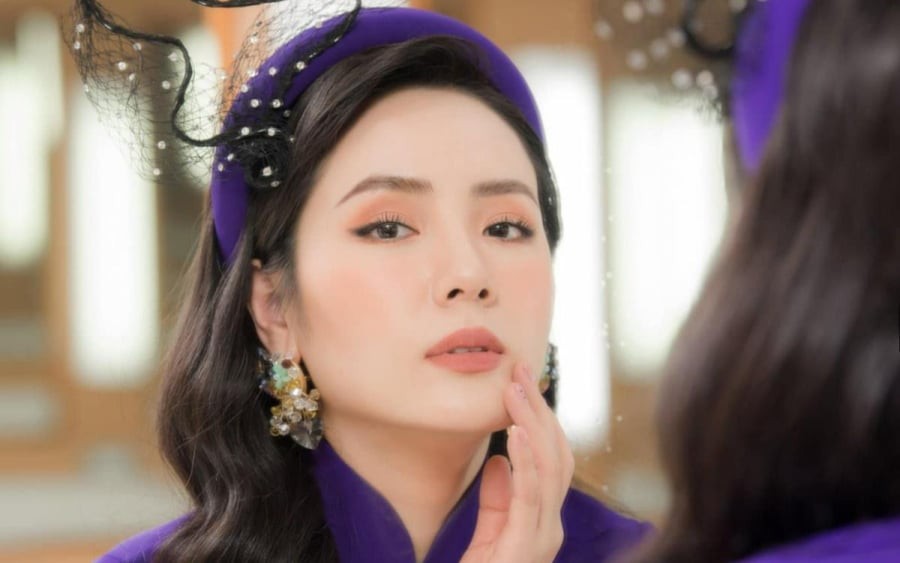 Ở tuổi 42, cô chọn sống kín tiếng, tự do và không ngại chia sẻ quan điểm cá nhân về chuyện kết hôn.