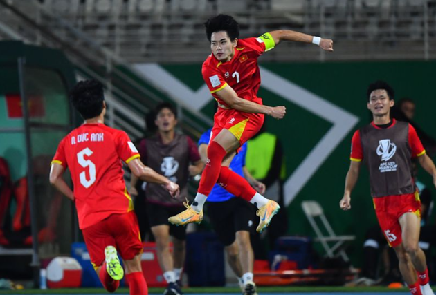 Đình Bắc ghi bàn cho U23 Việt Nam nhưng đã nhận thẻ đỏ cuối trận. Ảnh: AFC