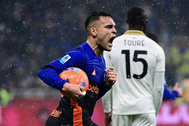 Inter Milan ngược dòng hạ gục Pisa.