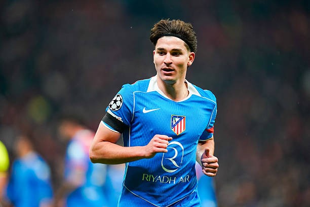 Arsenal quan tâm đến Julian Alvarez