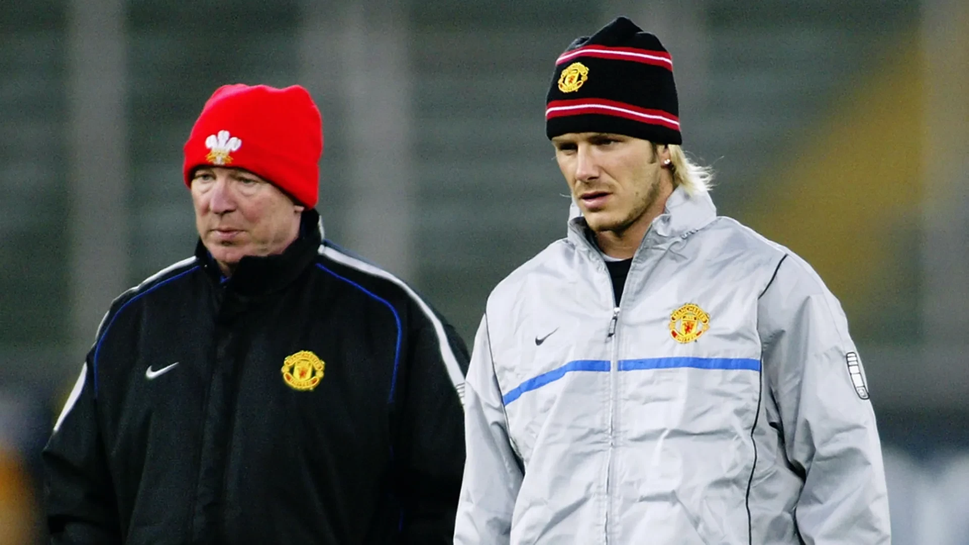 Kiểu tóc, chiếc mũ và ranh giới bóng đá.