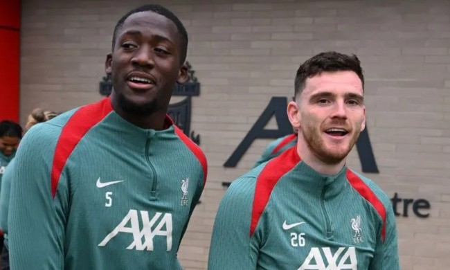 Konate và Robertson có thể rời Liverpool.