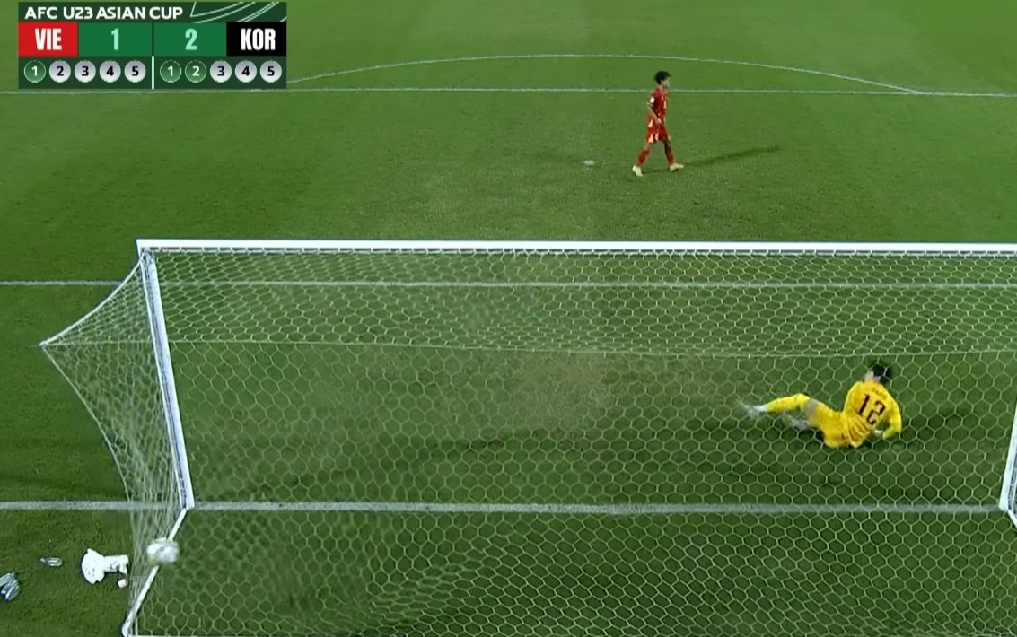 Hwang Jae Yun đổ hướng sai cả 7 lần trước các cú sút luân lưu của U23 Việt Nam.