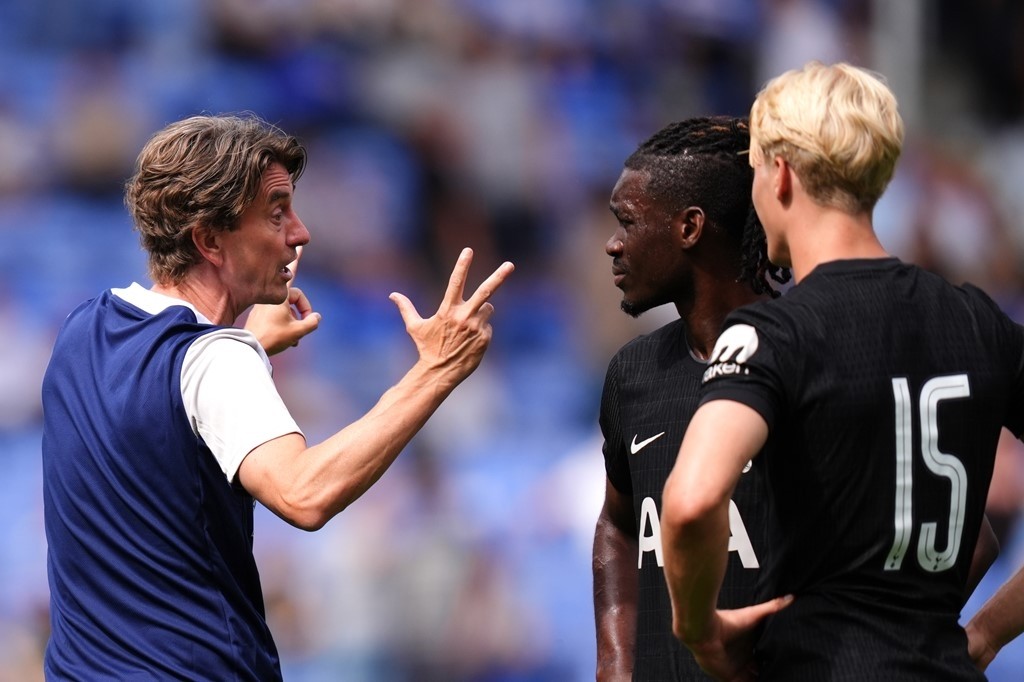 HLV Thomas Frank khẳng định đội bóng cần giữ Mathys Tel và Yves Bissouma lại ở kỳ chuyển nhượng tháng Giêng.