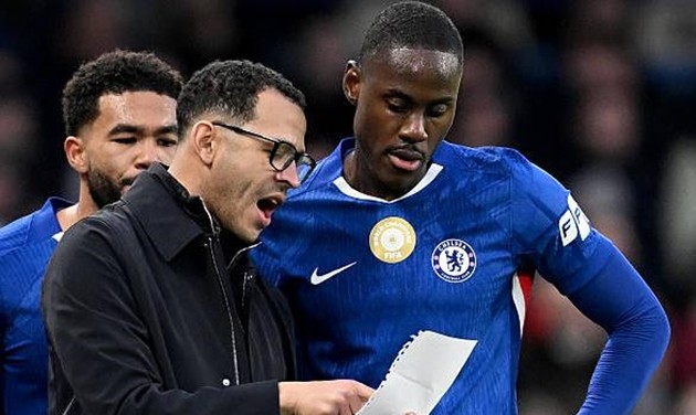 Trevoh Chalobah trở thành nghịch lý tại Chelsea.