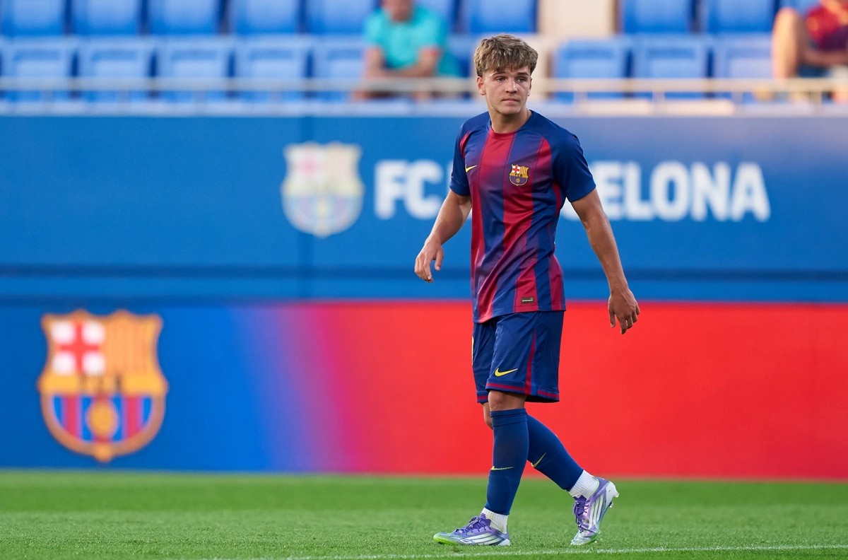 Barcelona được cho đạt thỏa thuận gia hạn với Juan Hernandez.