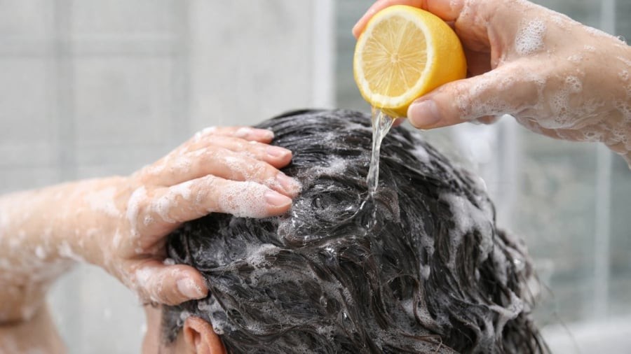 Có thể trộn chanh với dầu gội