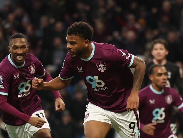 Burnley suýt giành trọn 3 điểm.