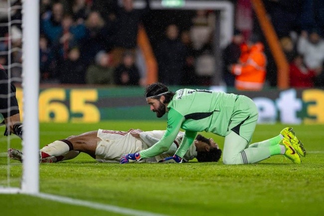 Alisson Becker 6.1 điểm. Một ngày thi đấu kém ấn tượng của thủ thành người Brazil. Anh gặp nhiều khó khăn trước những cú dứt điểm chìm và hiểm hóc của đối phương.