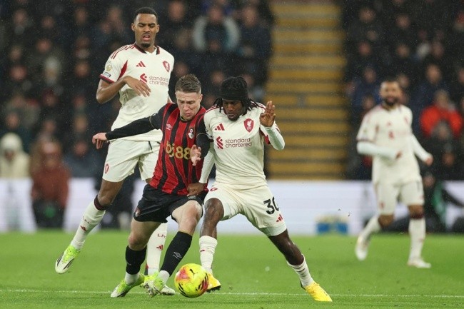 Jeremie Frimpong - 5.9 điểm. Hậu vệ phải người Hà Lan có một ngày làm việc vất vả. Frimpong gặp khó khăn trong việc theo kèm các tình huống xâm nhập vòng cấm của đối phương. 