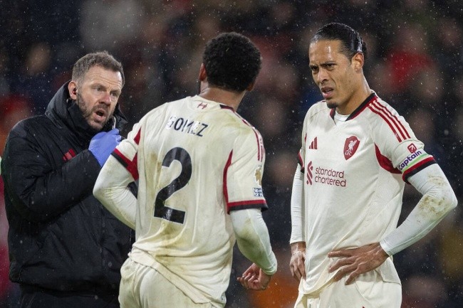 Bộ đôi Van Dijk và Gomez.