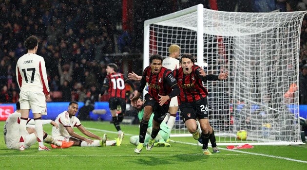 Liverpool thua nghiệt ngã ở phút bù giờ.