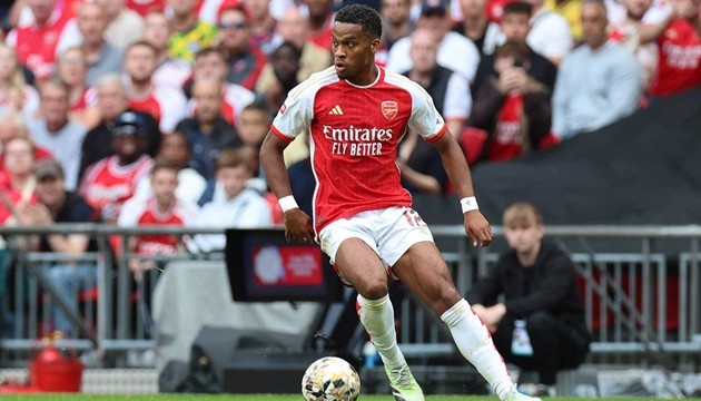 Jurrien Timber được Paul Scholes đánh giá cao.