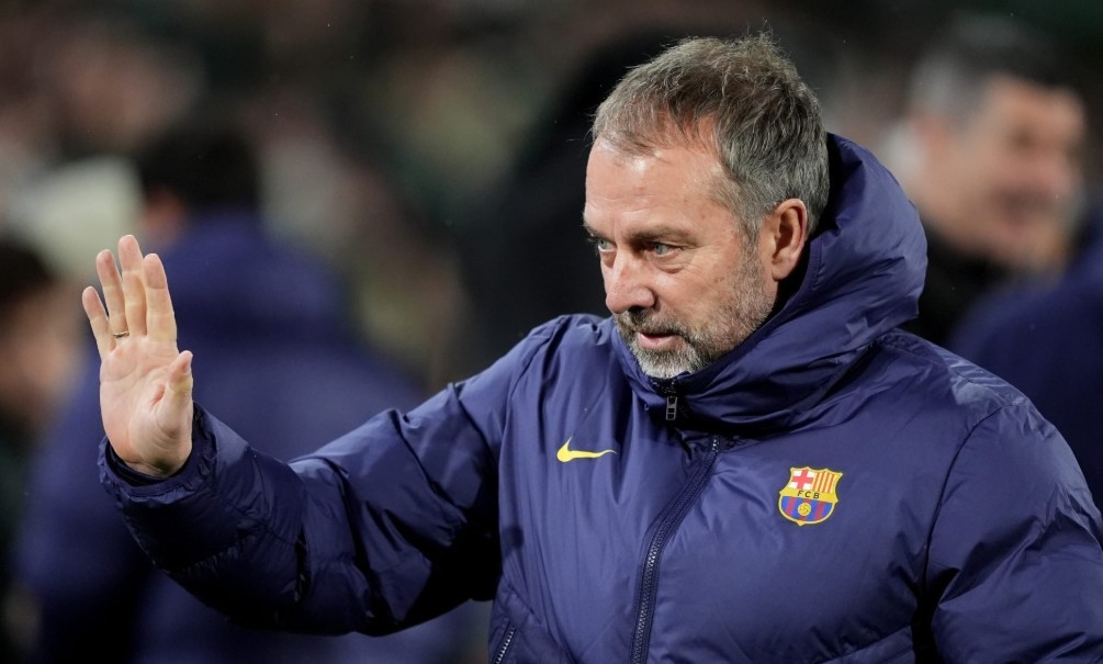 HLV Hansi Flick cần giúp Barcelona giành chiến thắng trước Real Oviedo.
