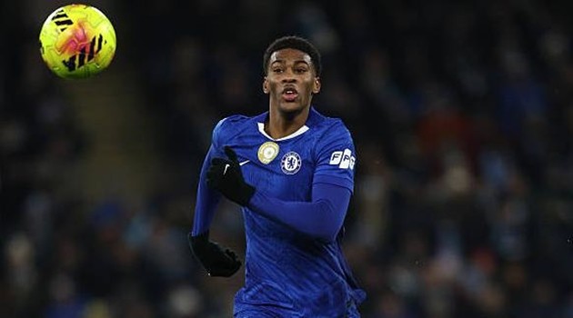 Josh Acheampong nên được Liam Rosenior tin tưởng.