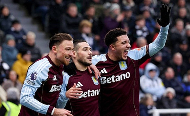 Buendia mở tỷ số sau cú sút xa tuyệt đẹp.