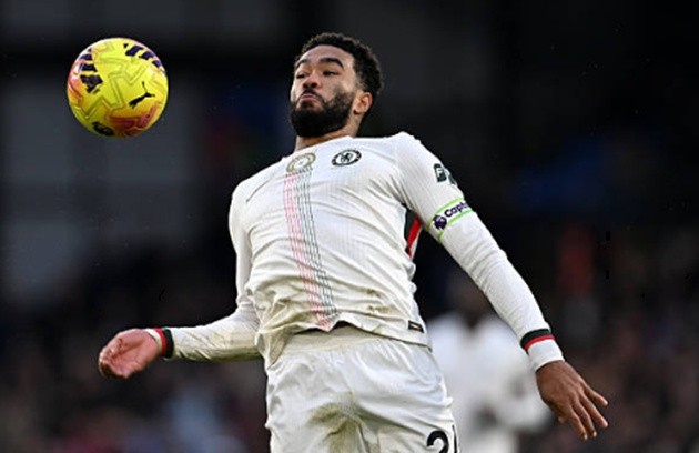 Reece James - 6.9 điểm Một ngày thi đấu thiếu an toàn của người đội trưởng. James có pha đánh đầu về cực kỳ khó hiểu trong hiệp một, suýt chút nữa biếu không cho Palace một bàn thắng. Đến phút 75, anh lại chuyền hỏng nguy hiểm ngay phần sân nhà. Dù vậy, anh vẫn hỗ trợ tấn công ở mức tròn vai.