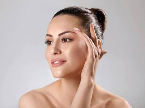 Buổi tối là thời điểm thích hợp để áp dụng phương pháp dưỡng ẩm đa tầng.