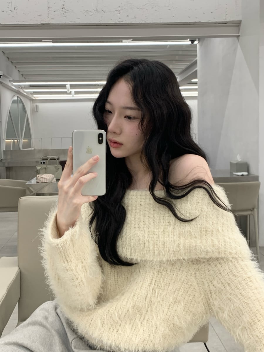 Tóc xoăn xù layer là lựa chọn dành cho những ai yêu thích phong cách cá tính và phóng khoáng.