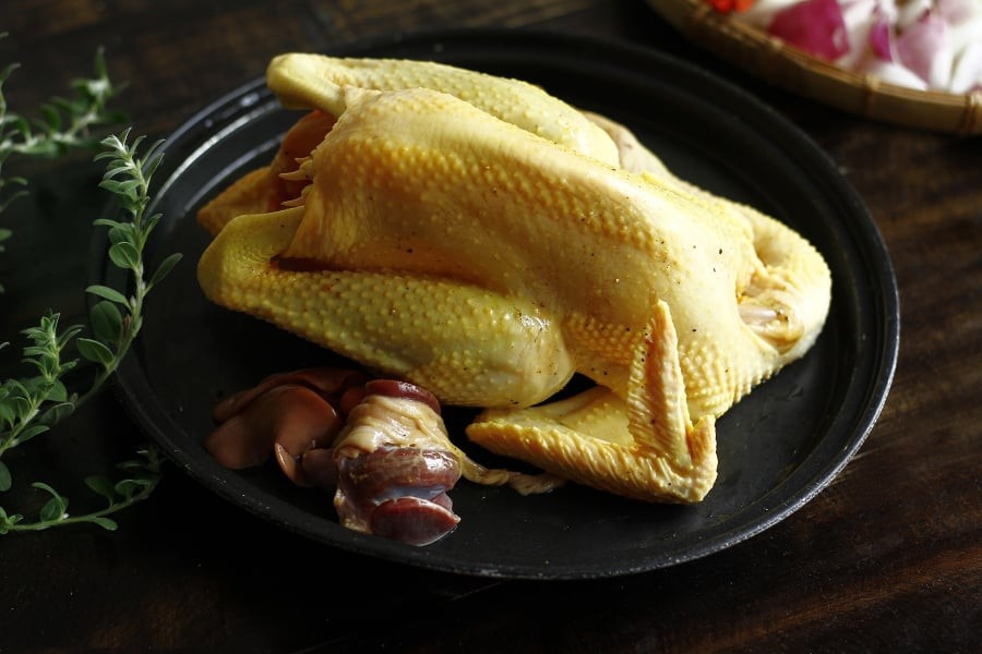 Luộc gà nứt da, thịt vẫn đỏ: Làm cách này thịt mềm ngọt chín đều từ trong ra