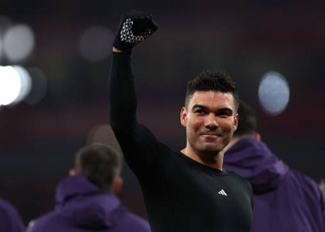 Kobbie Mainoo - 7.1 điểm. Sao trẻ người Anh có thêm một trận đấu kỷ luật bên cạnh đàn anh Casemiro. Mainoo ngày càng tự tin trong việc cầm bóng và điều tiết nhịp độ.