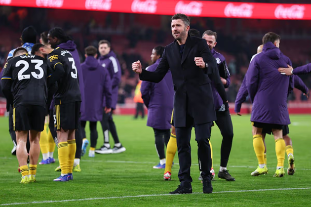 HLV Carrick muốn các cầu thủ MU giữ đôi chân trên mặt đất sau 2 chiến thắng vang dội.