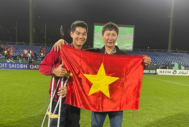 Chấn thương của Hiểu Minh là khoảnh khắc buồn đối với HLV Kim Sang-sik. Ảnh: VFF