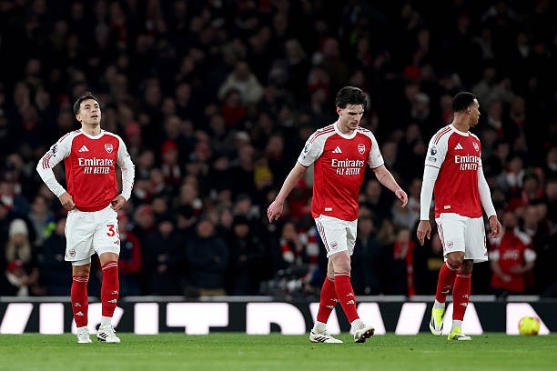 Arsenal thất thủ ngay tại thánh địa Emirates. 