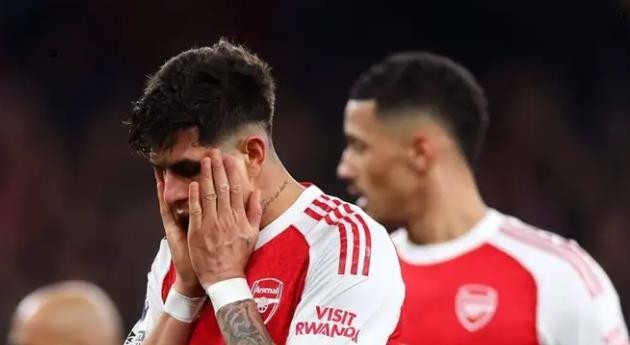 Arsenal nhận thất bại cay đắng trước MU.